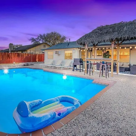 Villa Aloha 4Br Private Pool Tiki Bar & Game Lounge!